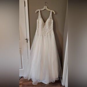 Maggi Sottero Wedding Dress Size 14 Ivory NEVER WORN OR ALTERED!